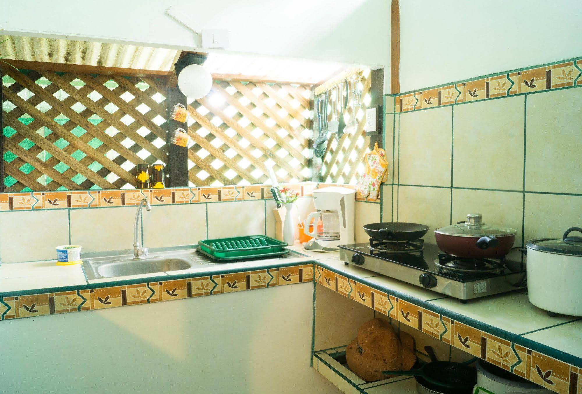 Hostal Cecilia Puerto Viejo de Talamanca Exterior foto