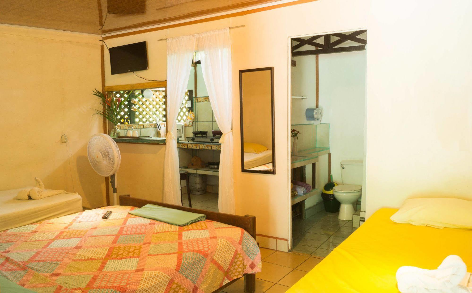 Hostal Cecilia Puerto Viejo de Talamanca Exterior foto